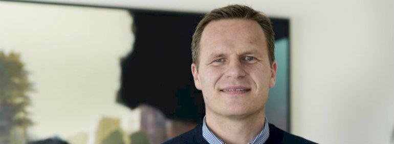 Konstitueret direktør bliver på posten