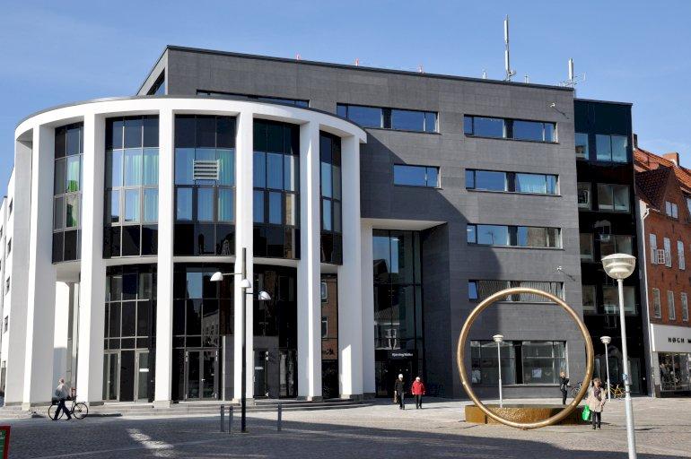 Ansatte bliver chikaneret efter corona-udbrud på plejehjem