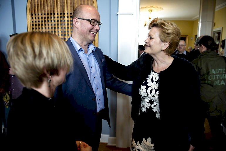 Jørn Pedersen støtter den lokale - ikke den landskendte kandidat