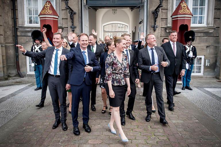 Mette F. går til dronningen efter ministerexit