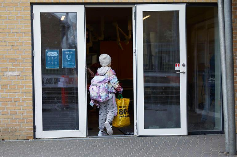 De yngste skolebørn skal tilbage i skole på mandag