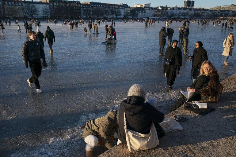 Vi er begyndt at tage mere let på coronarådene