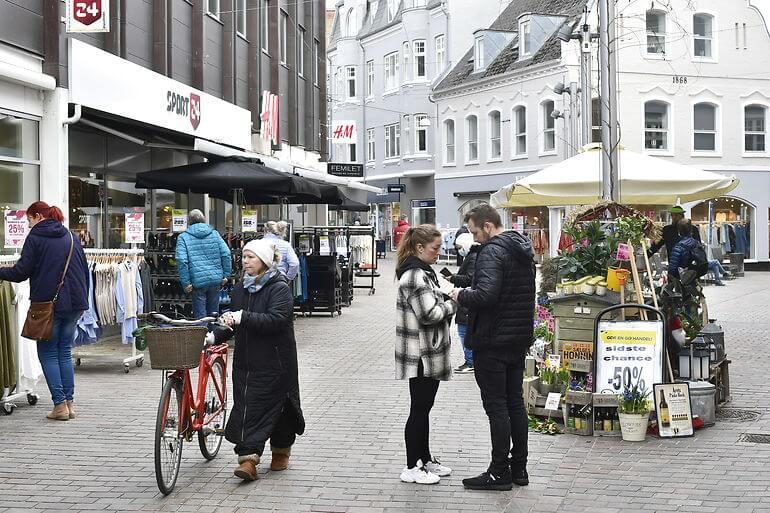 Flere kommuner giver trængte butikker en hånd