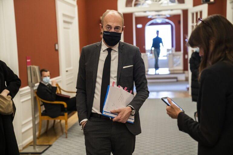 Partiledere kaldt til vaccine-møde efter nye bivirkninger