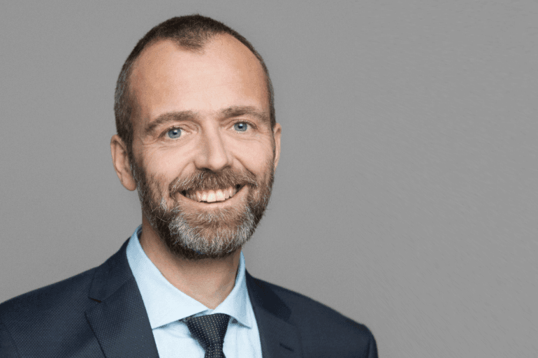 Greve fritager kommunaldirektøren for tjeneste