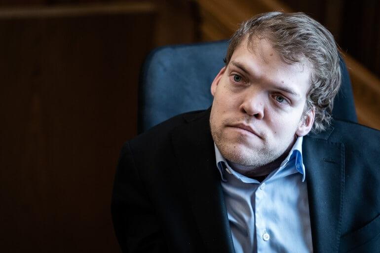 Hegaard stopper i Folketinget efter grænseoverskridende adfærd