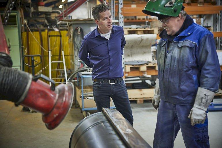 Minister indkalder til trepartsforhandlinger om arbejdskraft