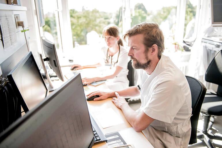 Lægers opslag i journaler er synlige for patienten - kommunens er ikke
