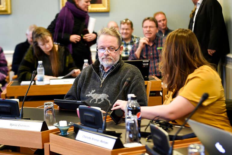 Rager det byrådet, om en embedsmand går til mandestrip?
