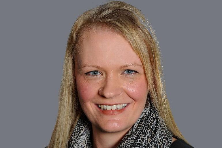 Sandie kom hjem fra byrådsmøde til en sten gennem ruden