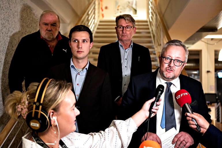 V-plads til SF-afhopper får S til at trække sig ud af konstituering