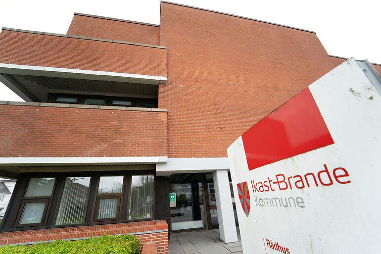 Ikast-Brandes politikere skal nu rive færre dage ud af kalenderen