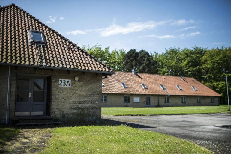 Staten beholder omstridt center som asyl-buffer