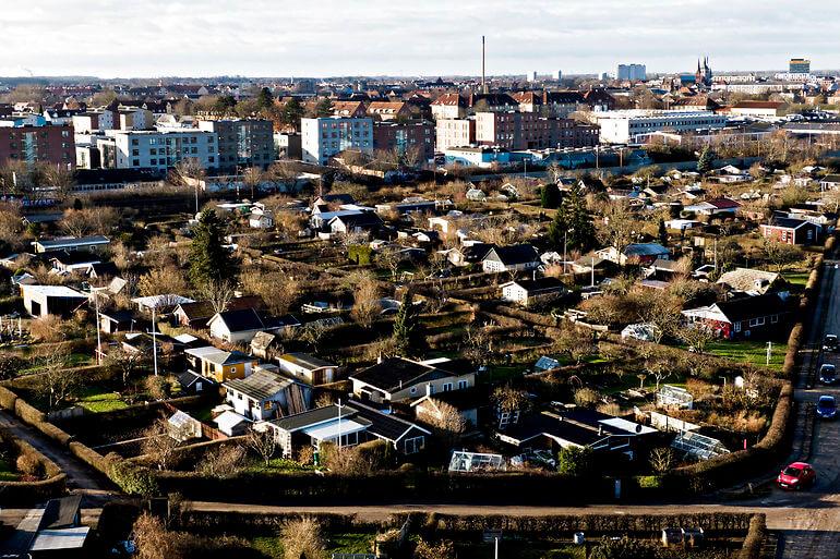 Odense vil kunne smide illegale helårsbeboere ud af kolonihaver