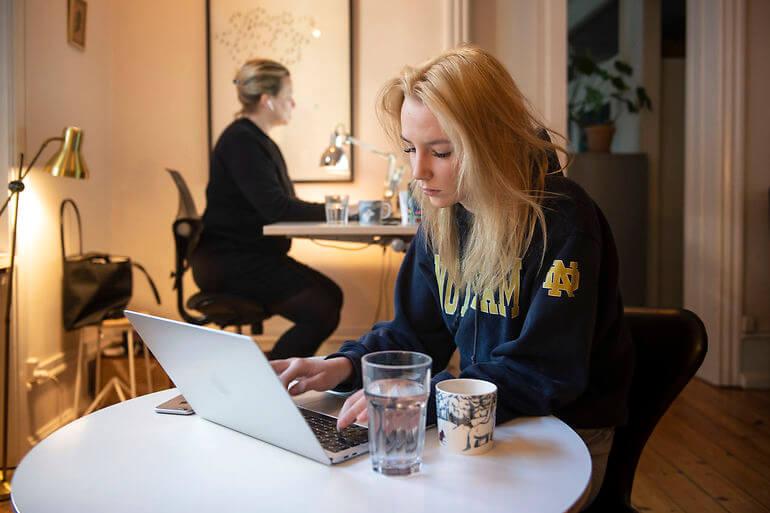 Folkeskoler får et år mere med corona-frihed