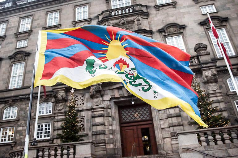Hård kritik på vej til flere embedsmænd i Tibet-sag