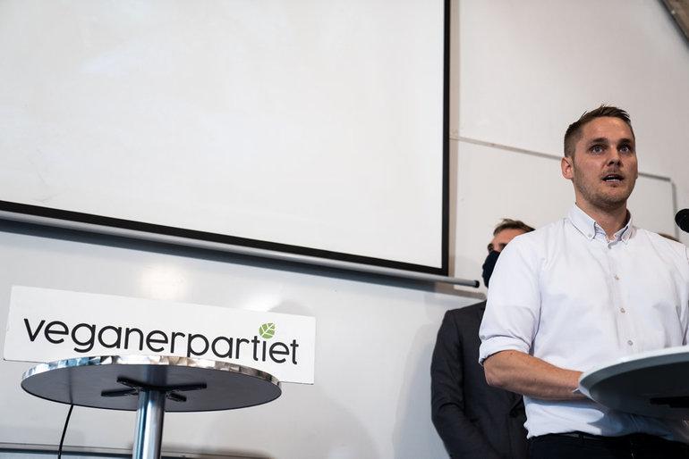 Partistifter slipper med bøde for at gå ind på svinefarm