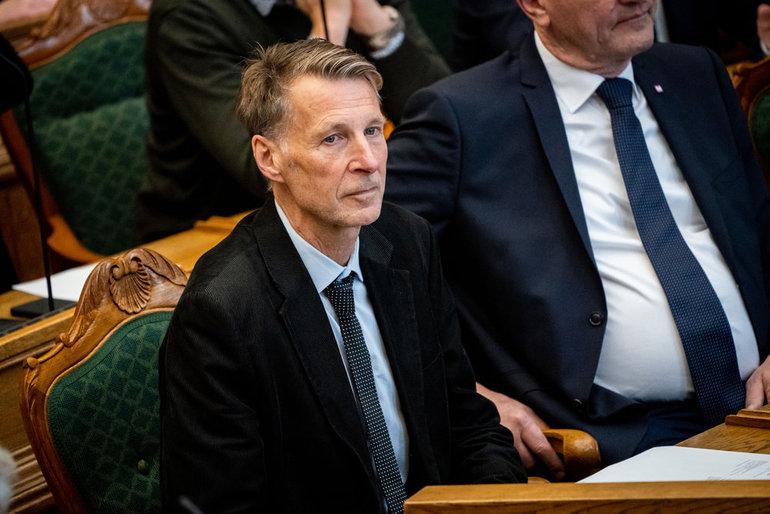 Tidligere teaterchef anlægger injuriesag efter anklage om dokumentfalsk