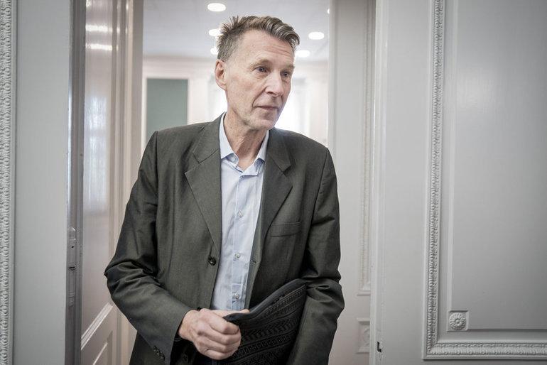 Partiledelse indkalder Jon Stephensen til samtale efter beskeder