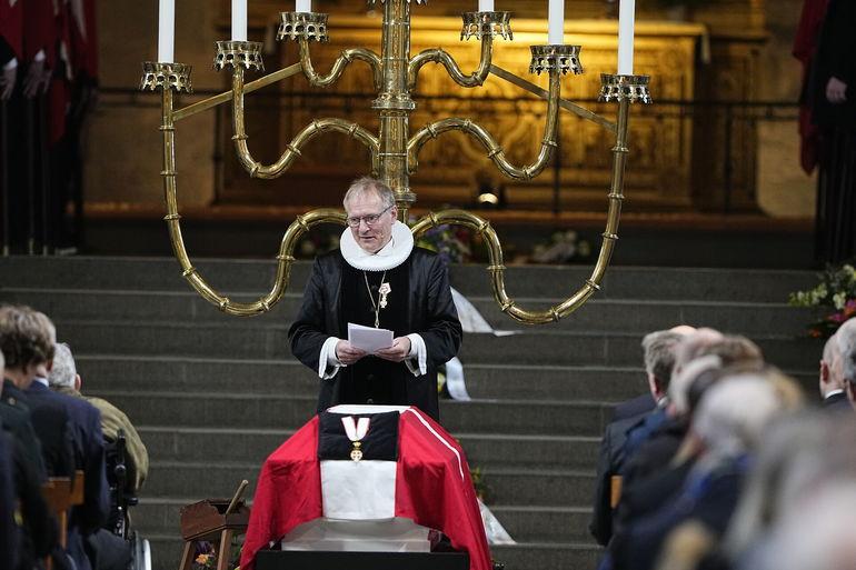 Biskop håber på selvransagelse hos politikere og presse efter Papes død