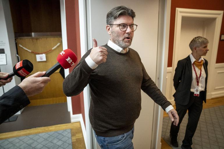 Fuglede og Edberg skifter til DD og gør regeringens flertal usikkert