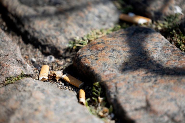 Oprydningsansvaret for cigaretskodder og engangsplast udvides