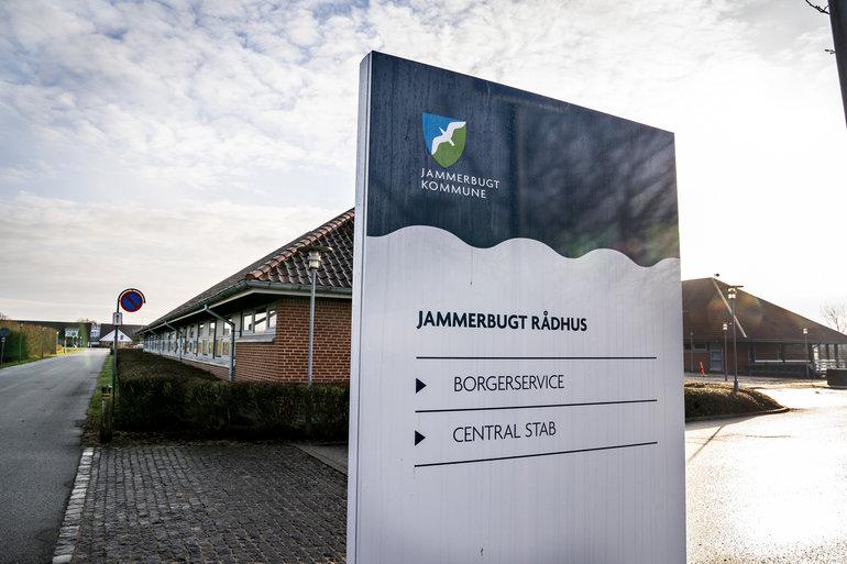 Svensker brød ind på rådhus og gemte tyvekoster i grusgrav