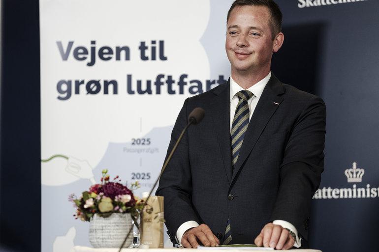 Transportminister ser på plan B for grøn flyrute i 2025