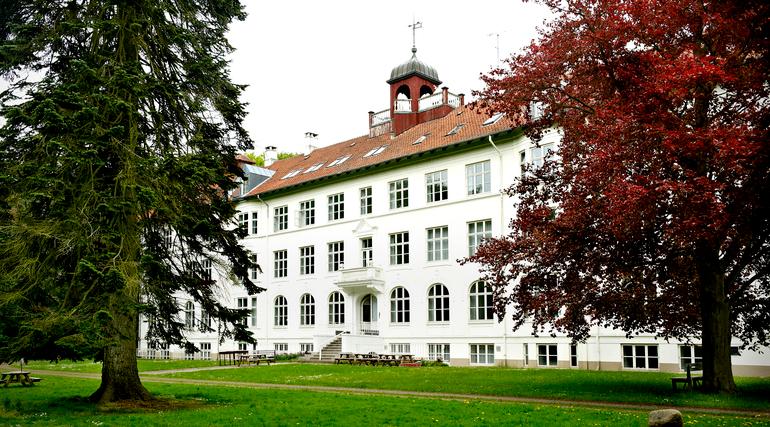 Recovery-højskole hjælper borgere tættere på arbejdsmarkedet