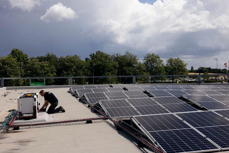 KL ser frem til gennemsyn af rigide regler for solceller på kommunale tage
