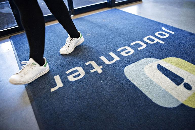 Antallet af kontanthjælpsmodtagere er mere end halveret på 10 år