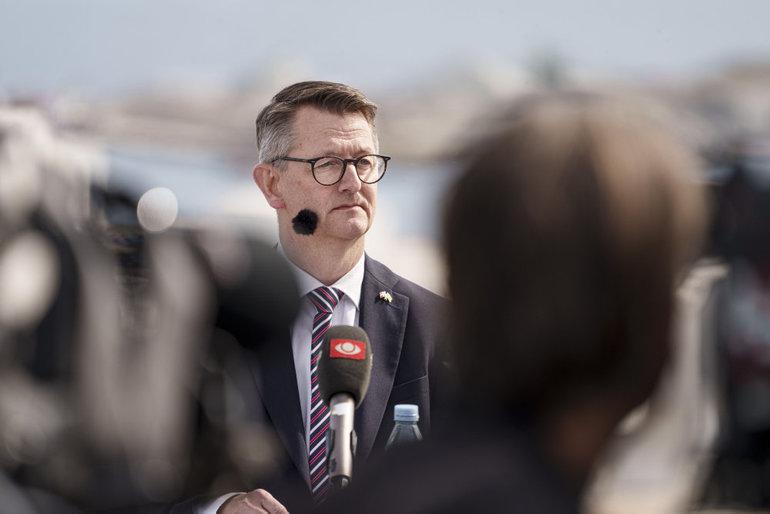 Beredskabsminister har fundet otte eksperter som skal hjælpe ham