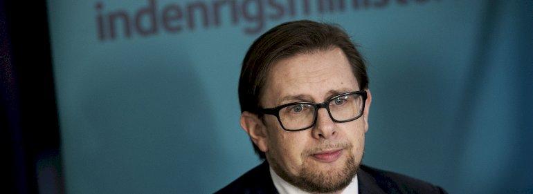 Minister vil befri kommuner for selvpålagt bureaukrati