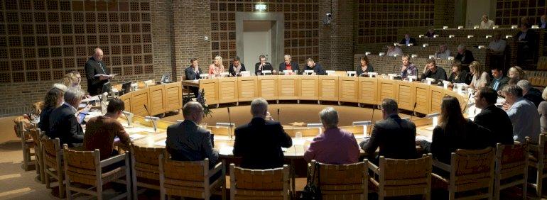 Christiansborg vil holde møder på landets rådhuse