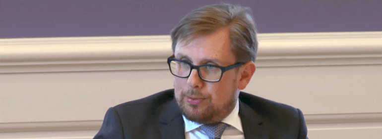 Formodet kilde til lækage truer minister med flere lækager