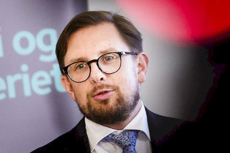 Minister vil straffe kommunerne for at hæve skatterne samlet